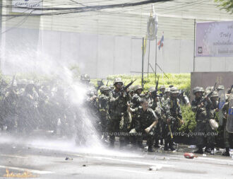 Songkran Battle for Bangkok April 13 2009 010 | @photo_journ's newsblog by John Le Fevre