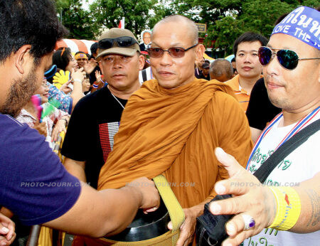 Phra Buddha Issara led his supporters in a fierce gun fight with pro-government supporters on the eve of the 2014 Thailand general election 