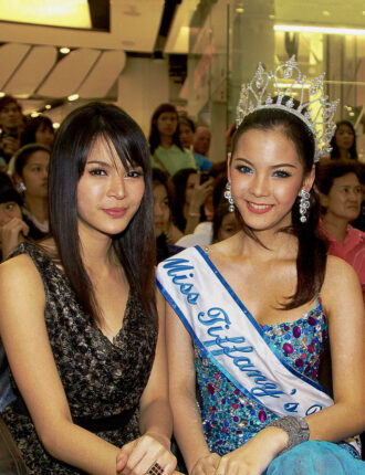 2010 Miss Tiffany's Universe Nalada Thamthanakorn (r) watches the elimination round for the beginning of the public rounds of the 2011 Miss Tiffany's Universe pageant 