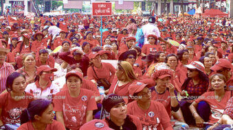 Red-shirts return to Ratchaprasong for anniversary of deadly 2010 crackdown (gallery)