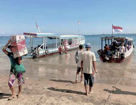 Boats ferry people and goods from Bangsal harbour, Mataram. Load your own luggage or pay