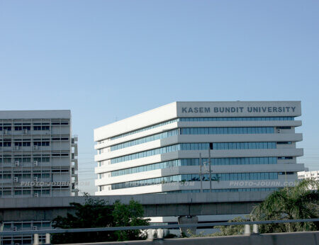 Kasem Bundit University is trying to avoid paying Mr Davies' medical bills