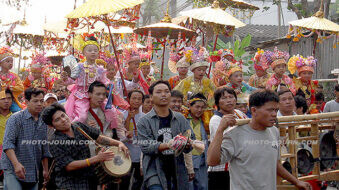 Poi Sang Long ceremony follows Shan tradition (video)