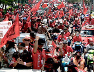 Sea of red as red-shirts encircle Bangkok