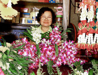 Pattaya Tai market orchids 1 | @photo_journ's newsblog by John Le Fevre