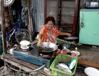 Pattaya slums with mercy035 | @photo_journ's newsblog by John Le Fevre