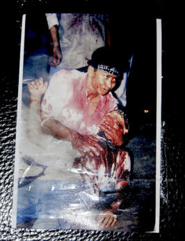 This photograph from the "Black May" 1992 protests is being widely circulated and shown to red-shirt supporters at Sanam Luang as "evidence" of Thai Military brutality on April 13, 2009.