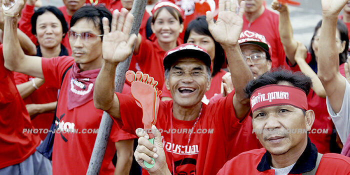 Bangkok red-shirt rally April 10, 2009 in photos; Victory Monument blocked (gallery)
